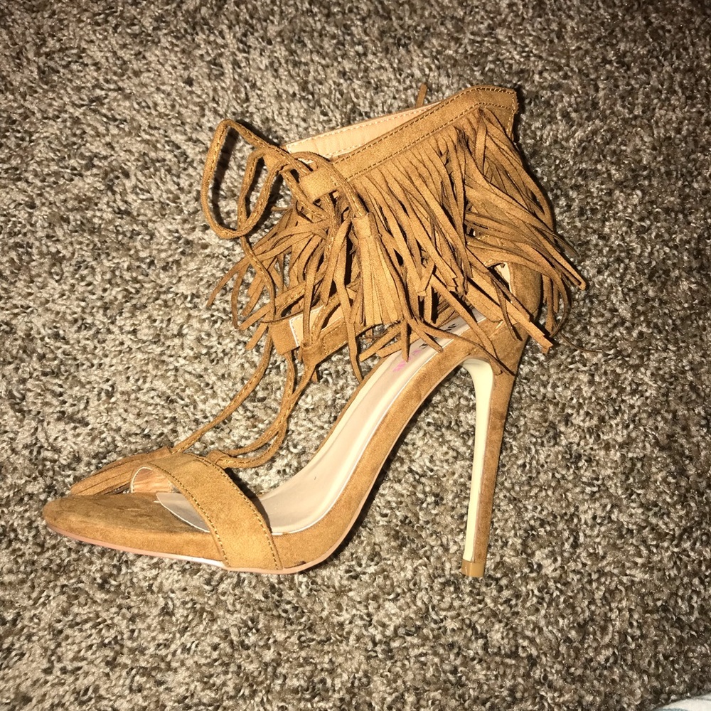 Heels - Picture 4 of 4